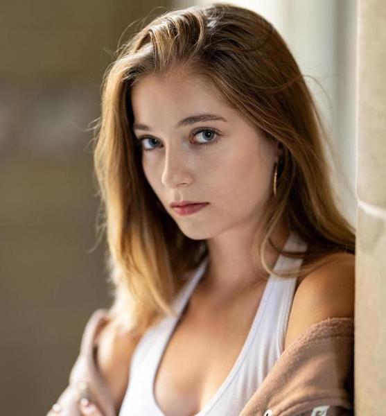 Fiona R. – Schauspiel Sedcard-Foto 3 bei JustInCast