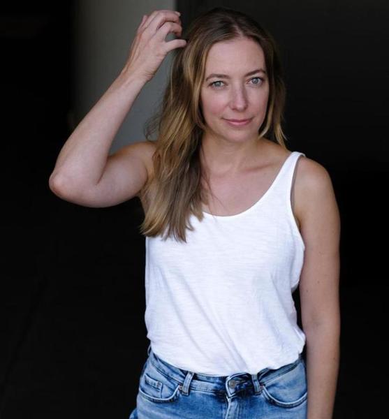 Diana  B. – Schauspiel Sedcard-Foto 3 bei JustInCast