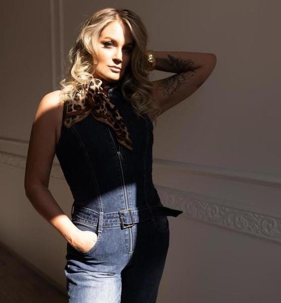 Andrea F. – Fashion Sedcard-Foto 5 bei JustInCast