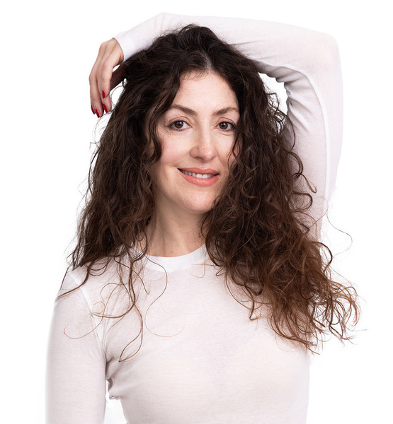 Bengü A. – Real People Sedcard-Foto 2 bei JustInCast