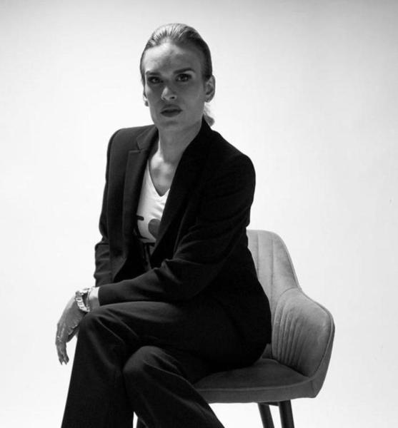 Christin B. – Schauspiel Sedcard-Foto 4 bei JustInCast