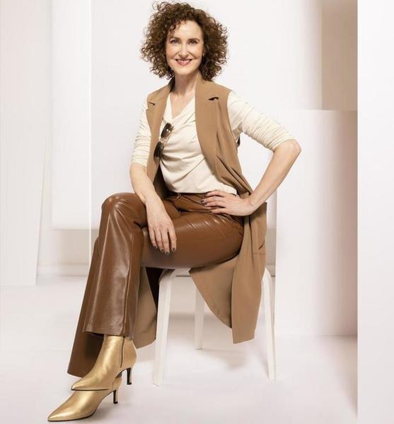 Daniëlle B. – Fashion Sedcard-Foto 5 bei JustInCast