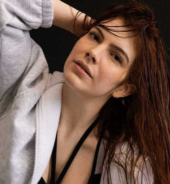 Marina D. – Schauspiel Sedcard-Foto 5 bei JustInCast