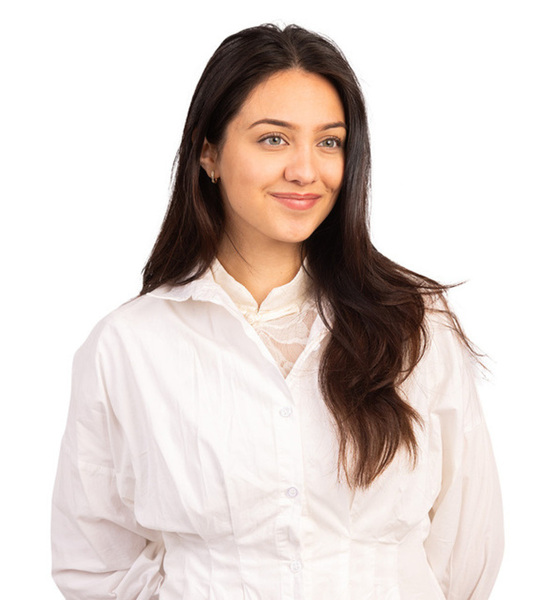 Beyza A. – Real People Sedcard-Foto 2 bei JustInCast