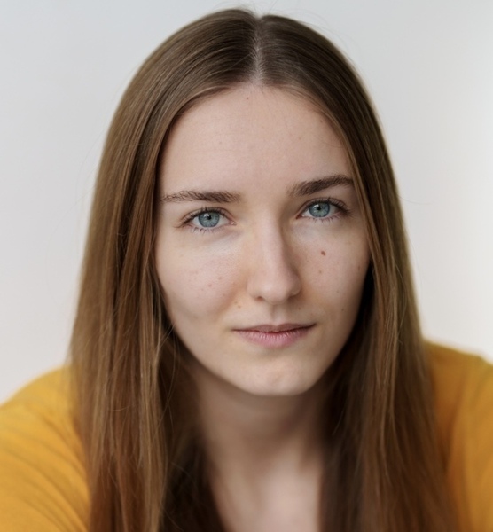 Laura S. – Schauspiel Sedcard-Foto 4 bei JustInCast