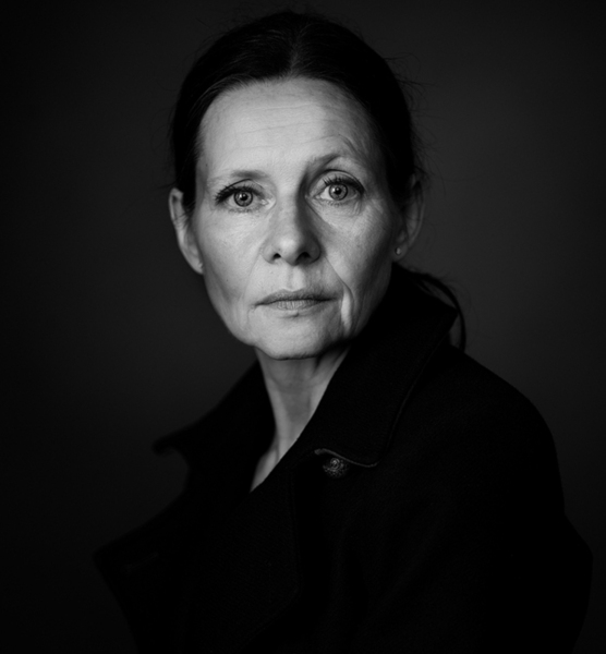 Susanne  M. – Schauspiel Sedcard-Foto 4 bei JustInCast