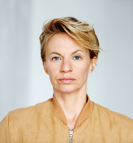 Christiane D. – Schauspiel Sedcard-Foto 4 bei JustInCast