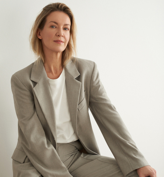 Karina W. – Acting sedcard image 4 at JustInCast