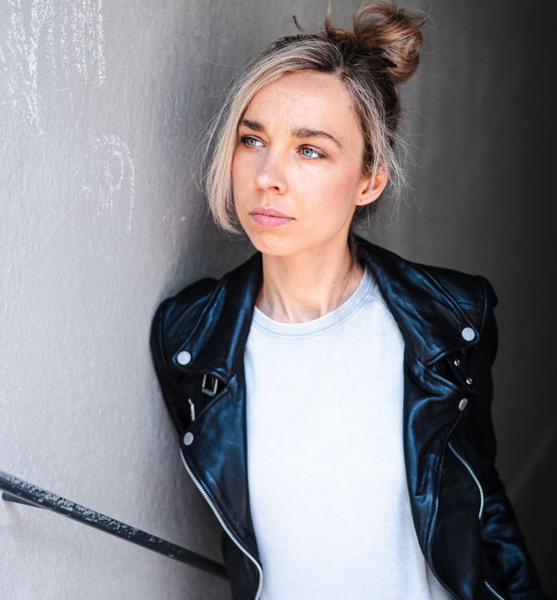 Sylvie R. – Schauspiel Sedcard-Foto 5 bei JustInCast