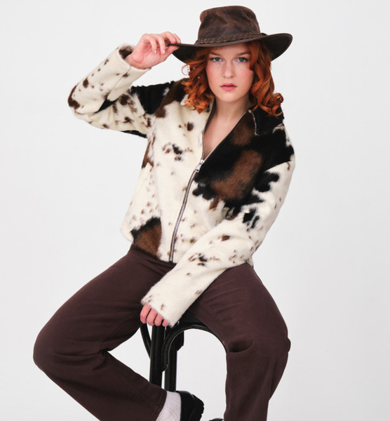 Juliana H. – Fashion Sedcard-Foto 4 bei JustInCast