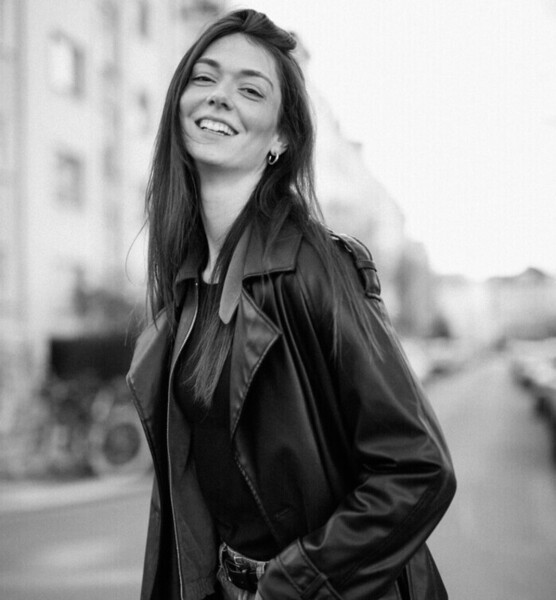 Lorena W. – Fashion Sedcard-Foto 4 bei JustInCast