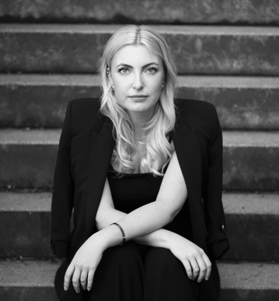 Aline S. – Schauspiel Sedcard-Foto 4 bei JustInCast