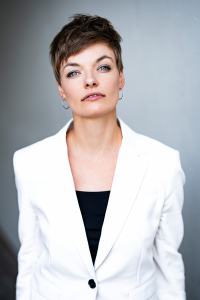 Isabell J. – Schauspiel Sedcard-Foto 3 bei JustInCast