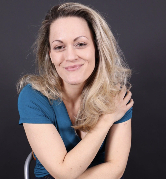 Sandra  V. – Schauspiel Sedcard-Foto 5 bei JustInCast