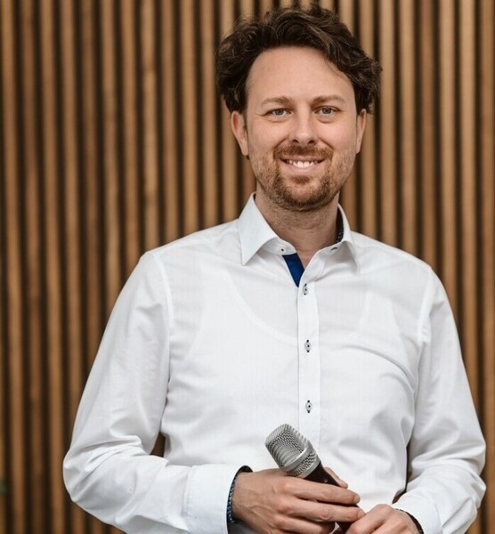 Johannes B. – Moderation Sedcard-Foto 4 bei JustInCast