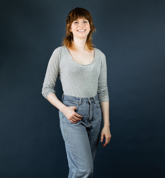 Julia M. – Real People Sedcard-Foto 8 bei JustInCast