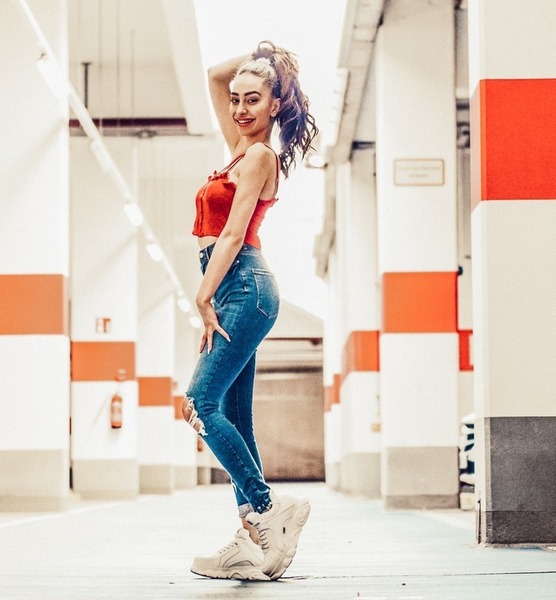 Amira W. – Schauspiel Sedcard-Foto 5 bei JustInCast