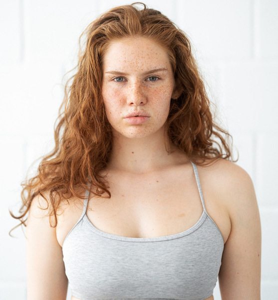 Emma F. – Fashion Sedcard-Foto 2 bei JustInCast