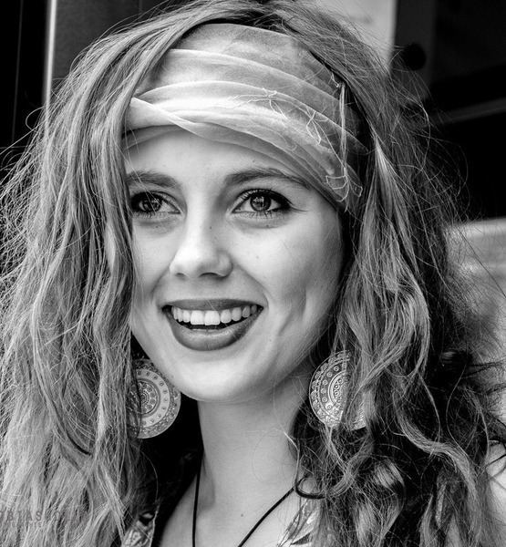 Alexandra H. – Schauspiel Sedcard-Foto 2 bei JustInCast