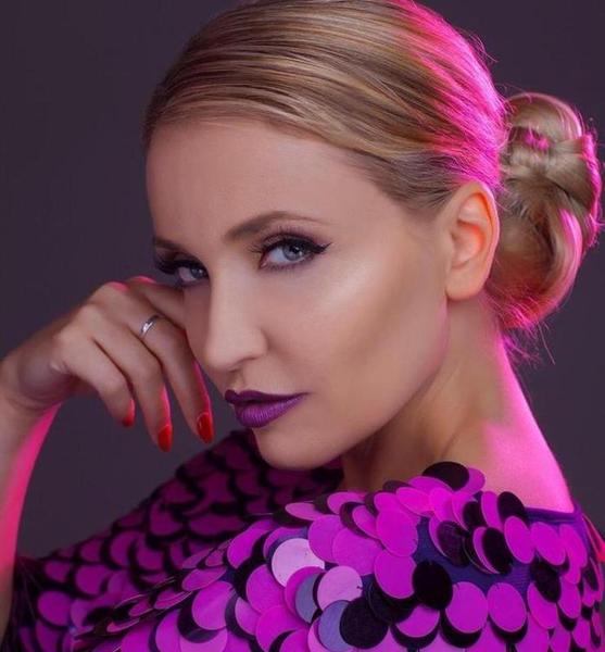Julia S. – Schauspiel Sedcard-Foto 5 bei JustInCast