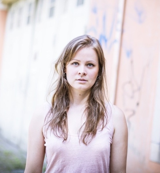 Nina K. – Schauspiel Sedcard-Foto 2 bei JustInCast