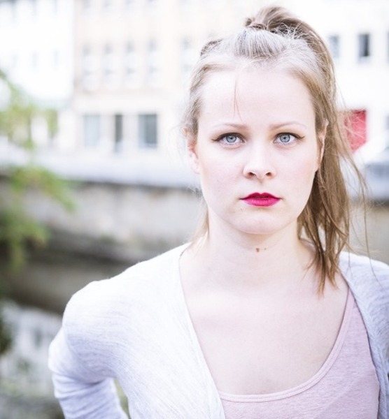 Nina K. – Schauspiel Sedcard-Foto 5 bei JustInCast
