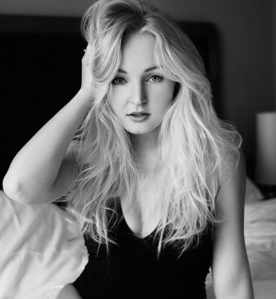 Katja M. – Fashion Sedcard-Foto 4 bei JustInCast