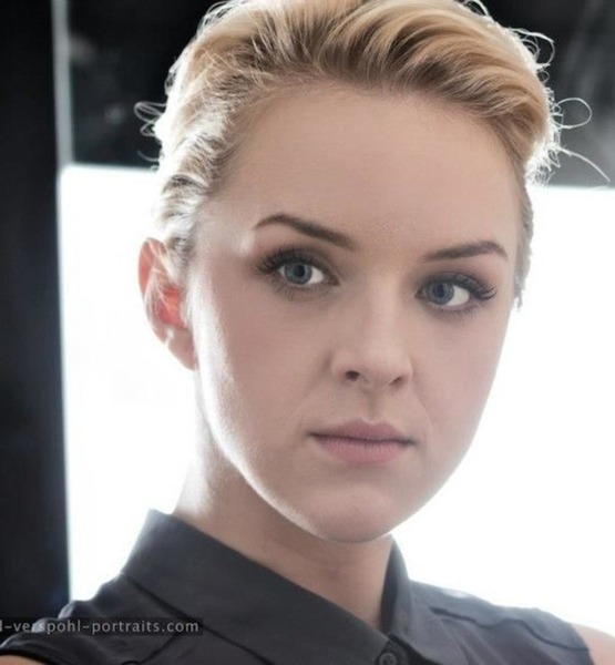 Eva Patricia K. – Schauspiel Sedcard-Foto 2 bei JustInCast