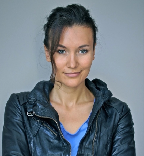 Mia H. – Moderation Sedcard-Foto 2 bei JustInCast