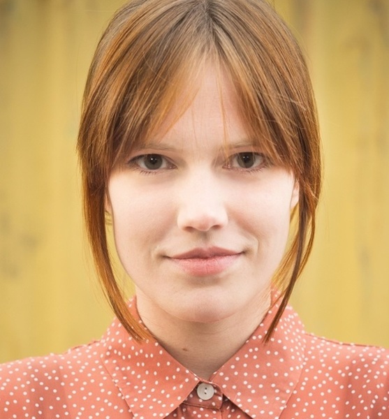 Nina T. – Schauspiel Sedcard-Foto 2 bei JustInCast