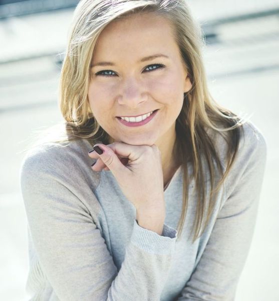 Alina W. – Moderation Sedcard-Foto 3 bei JustInCast