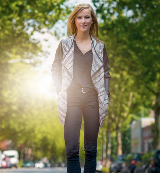 Alina W. – Moderation Sedcard-Foto 5 bei JustInCast