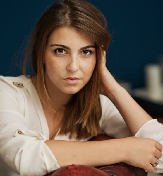 Carla  S. – Schauspiel Sedcard-Foto 3 bei JustInCast
