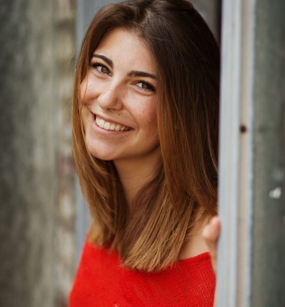 Carla  S. – Schauspiel Sedcard-Foto 2 bei JustInCast
