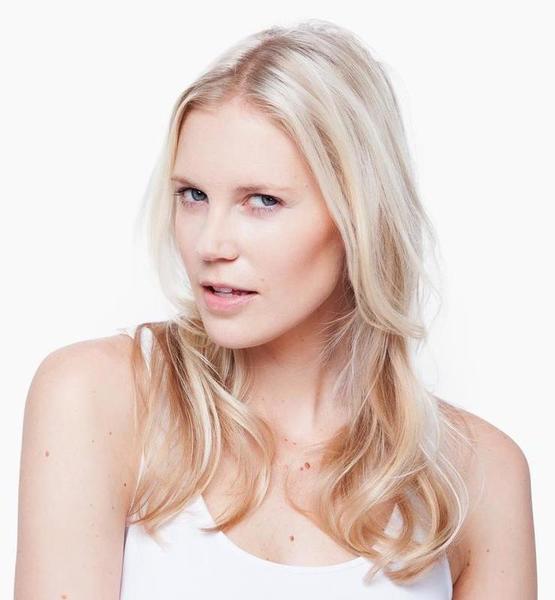 Stefanie L. – Schauspiel Sedcard-Foto 2 bei JustInCast