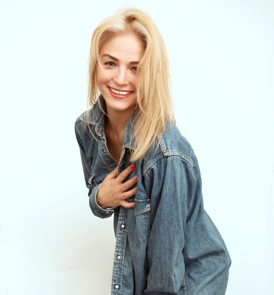 ricarda m. – Schauspiel Sedcard-Foto 3 bei JustInCast