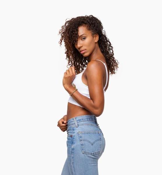 Eva A. – Real People Sedcard-Foto 2 bei JustInCast