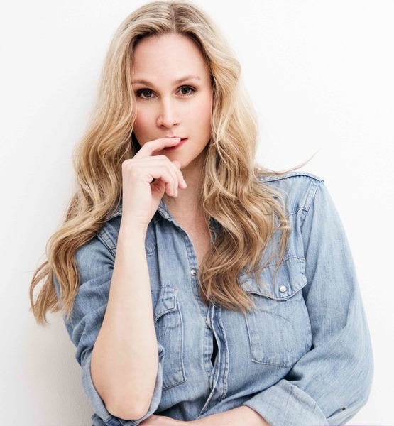 Nikole A. – Fashion Sedcard-Foto 2 bei JustInCast