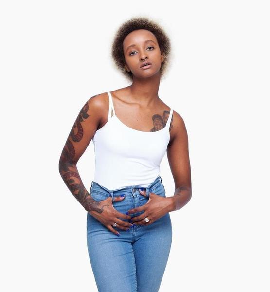 Fatma K. – Real People Sedcard-Foto 2 bei JustInCast