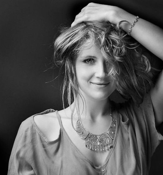 Hannah Jasna H. – Schauspiel Sedcard-Foto 4 bei JustInCast