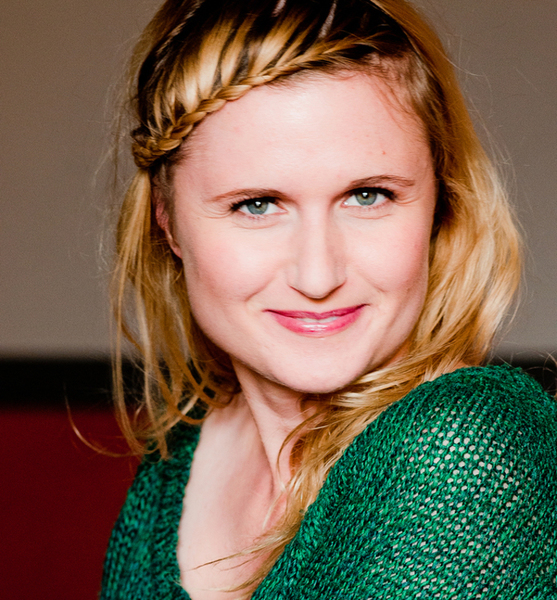 Sylke  V. – Schauspiel Sedcard-Foto 2 bei JustInCast