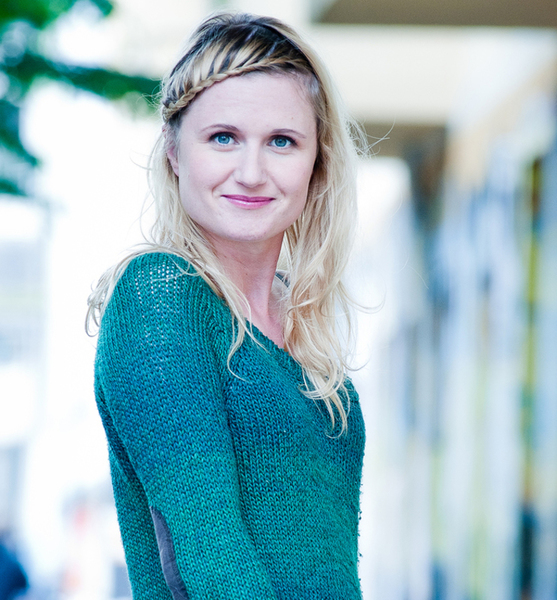 Sylke  V. – Schauspiel Sedcard-Foto 4 bei JustInCast