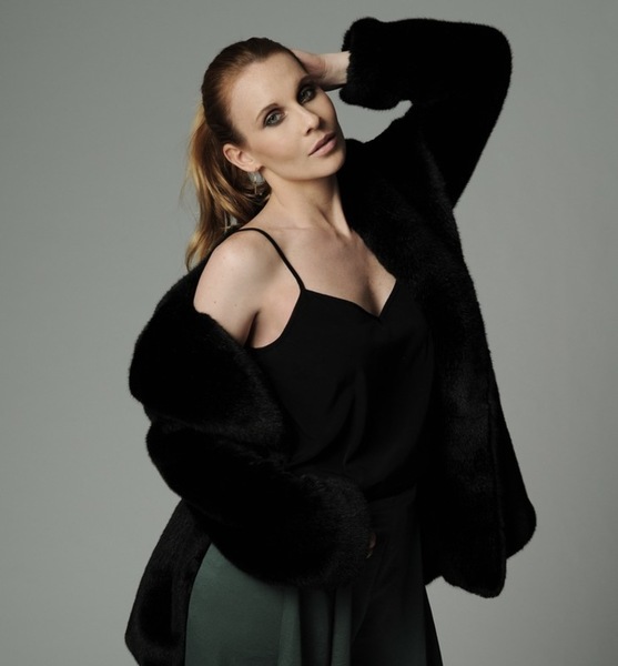 Michelle V. – Fashion Sedcard-Foto 3 bei JustInCast