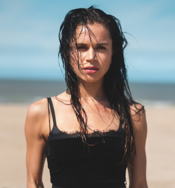 Angelina K. – Tanz Sedcard-Foto 2 bei JustInCast