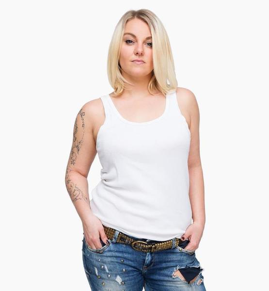 Nicole K. – Real People Sedcard-Foto 2 bei JustInCast