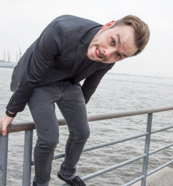 Ren K. – Moderation Sedcard-Foto 3 bei JustInCast