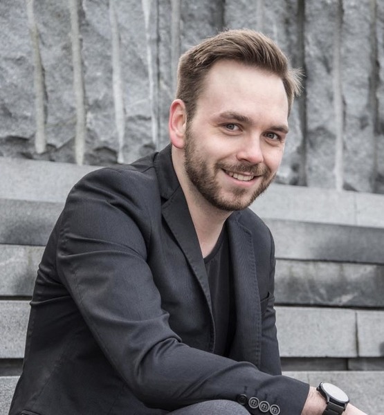 Ren K. – Moderation Sedcard-Foto 4 bei JustInCast