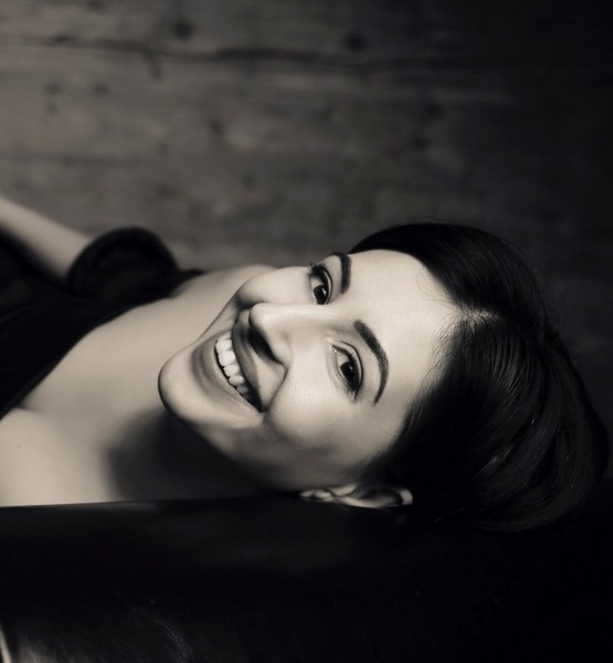Melina  D. – Schauspiel Sedcard-Foto 3 bei JustInCast