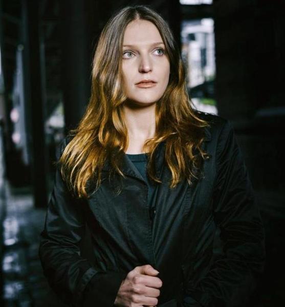 Berit M. – Schauspiel Sedcard-Foto 2 bei JustInCast