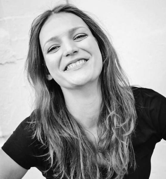 Berit M. – Schauspiel Sedcard-Foto 5 bei JustInCast